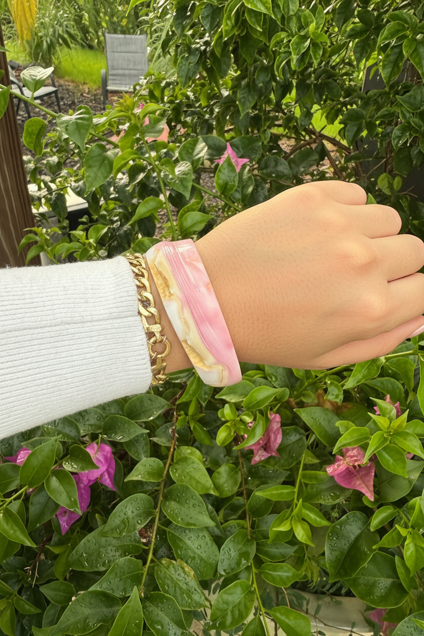 Queen Conch Bangle Pink w/knuckles